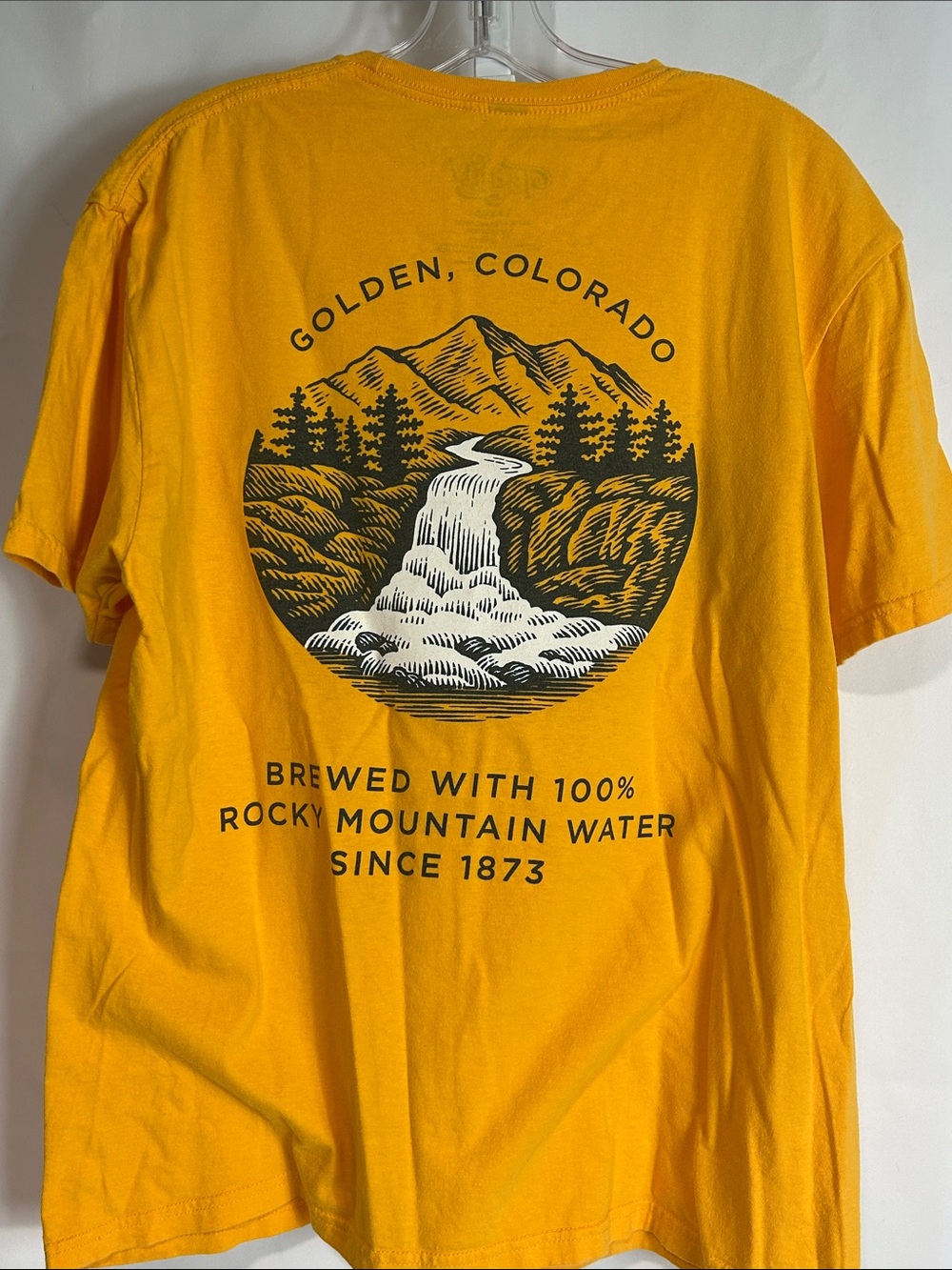 Coors Banquet Men’s Size Large Yellow Short Sleeve Large Graphic on Back T Shirt